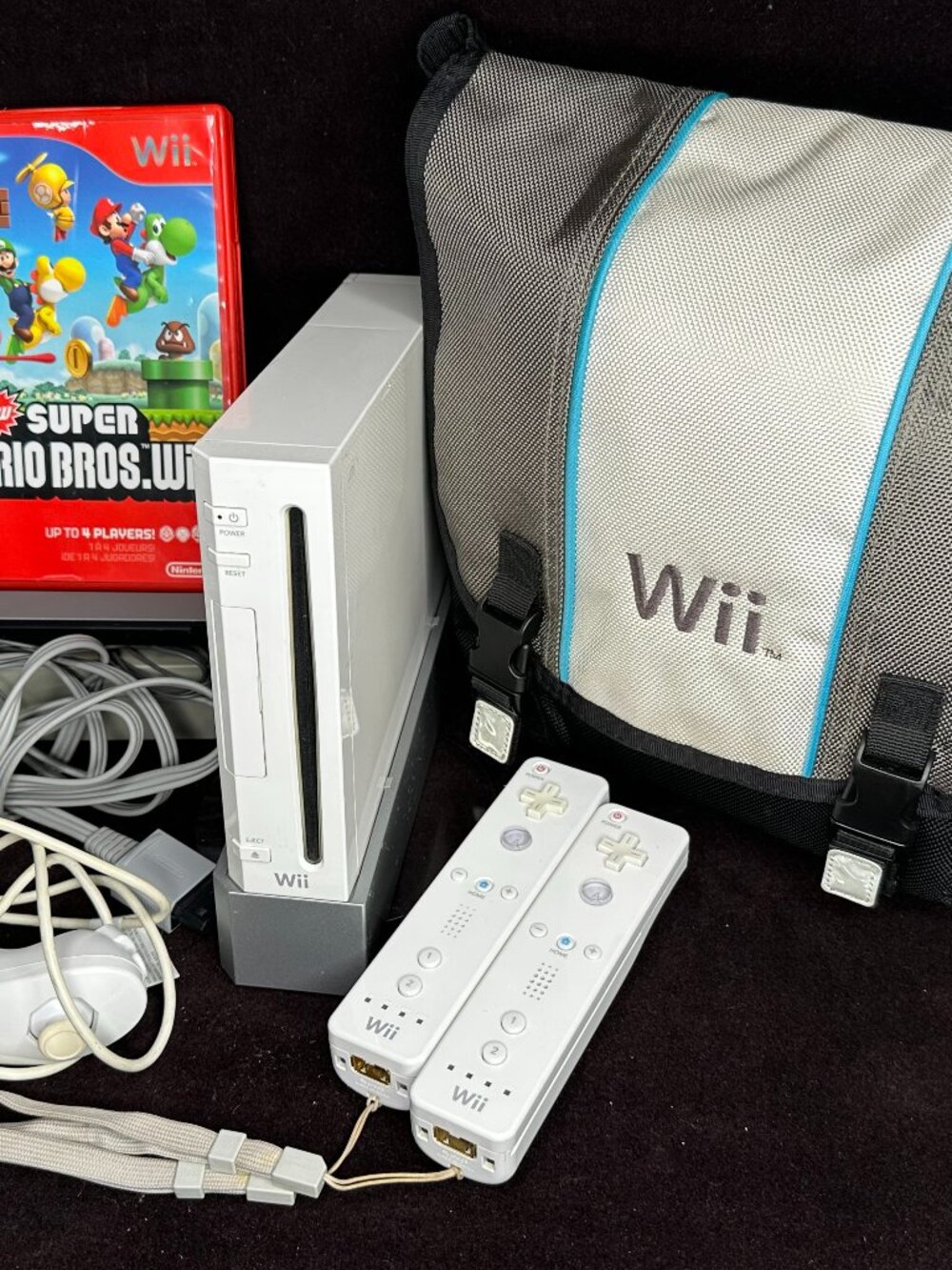 Nintendo Wii White Console Bundle (RVL-001) – Includes New Super Mario Bros. Wii